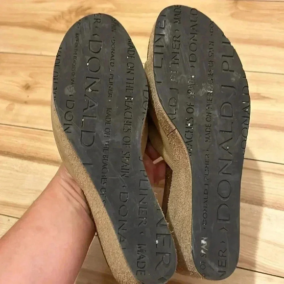 Donald pliner slip on wedges - Picture 7 of 8